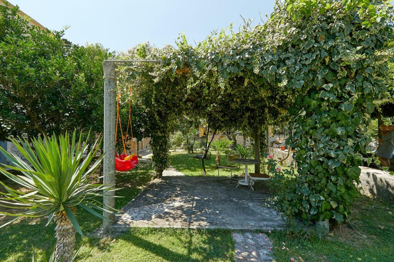 Mediterranean Holiday House & Apartments Котор Экстерьер фото