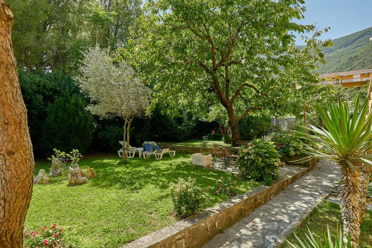 Mediterranean Holiday House & Apartments Котор Экстерьер фото