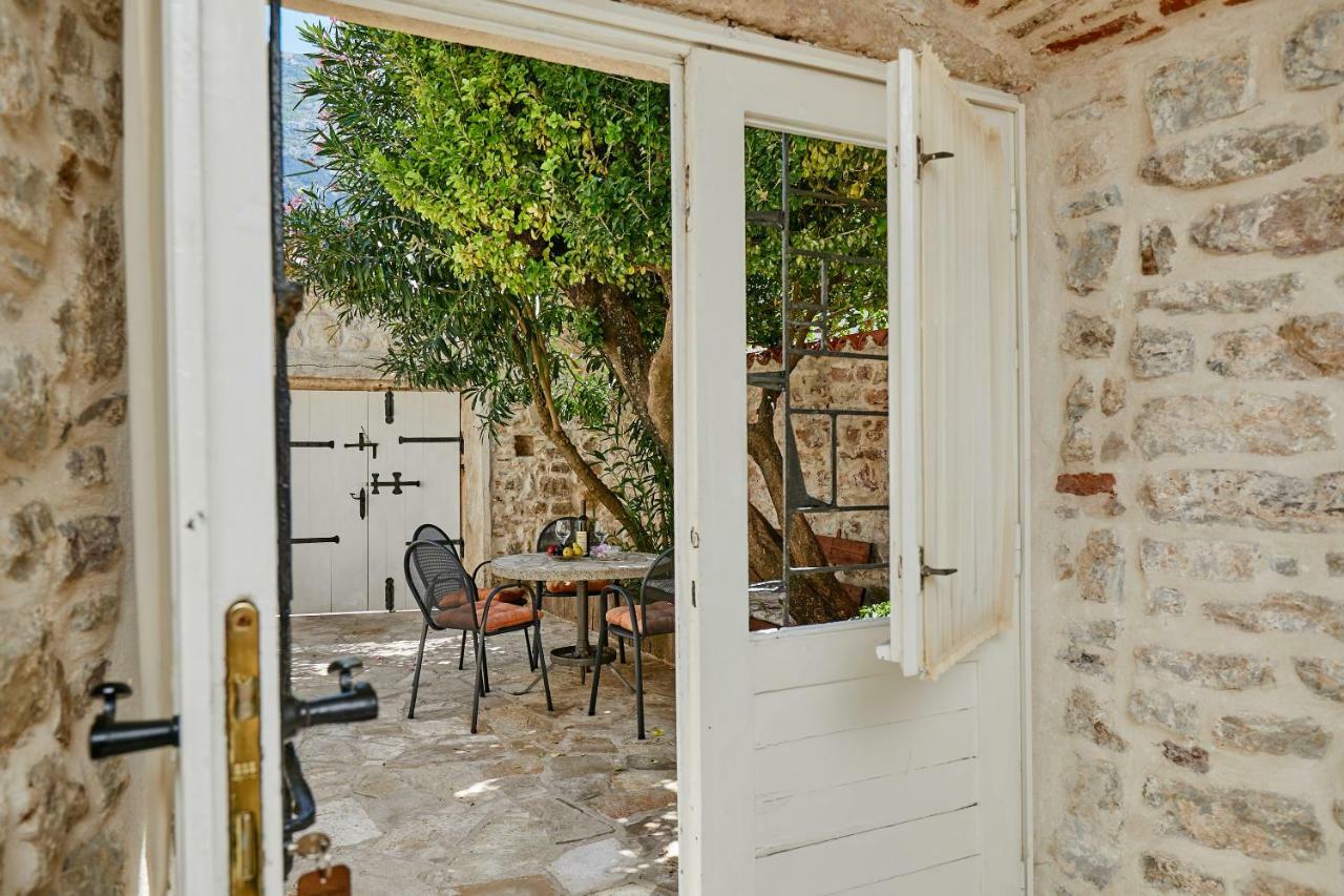 Mediterranean Holiday House & Apartments Котор Экстерьер фото